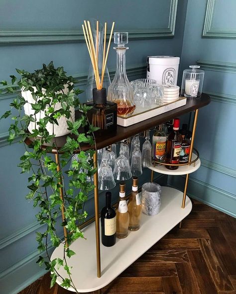 Fancy a drink? Make ours a G&T 🙊🍸 📷 by @quingmaison #mywestelm #passionforinteriors #homedecor #myhomevibe Westelm Bar Cart, Mini Bar Trolley Ideas, Bar Cart West Elm, Home Bar Trolley Ideas, Entryway Bar Cart, Bar Cart Home Decor, Mini Cocktail Bar Home, Alcohol Trolley Bar Ideas, West Elm Bar Cart Styling