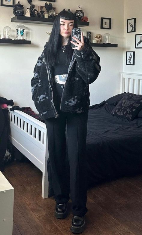 Comfy Alt Outfits Winter, Alt Airport Outfit, Comfy Witch Outfits, Goth Turtleneck Outfit, Goth Airport Outfit, Mid Size Goth Fashion, Causal Gothic Outfits, Casual Spooky Outfits, Goth Comfy Outfits