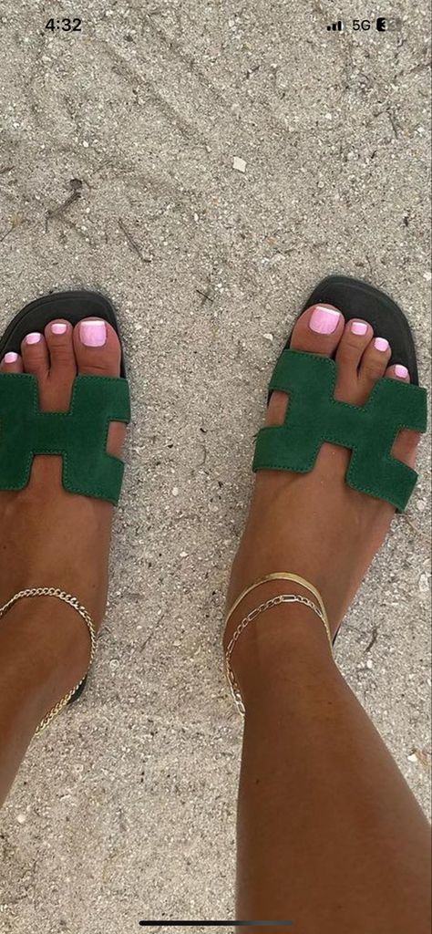 April Pedicure Ideas, Spring Pedicure Colors, Spring Toes, Spring Pedicure Ideas, Green Toe Nails, Spring Pedicure, Pedicure Ideas, Pedicure Colors, Summer Toe Nails