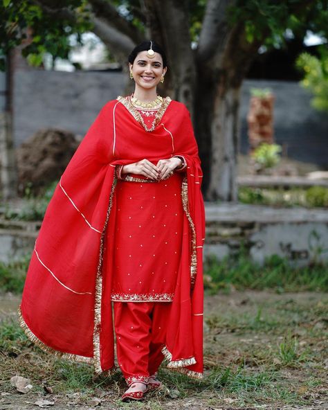 Formal Punjabi Suits For Women, Red Punjabi Suit, Nimrat Khaira Suits, Punjabi Look, Crepe Party, Designer Suits For Wedding, Punjabi Dress Design, Simple Indian Suits, Suits For Women Indian