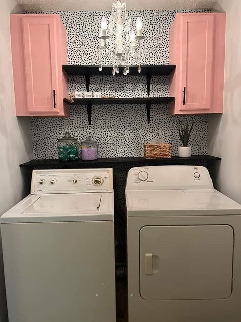 Laundry Room On A Budget, Laundry Room Redo, Laundry Room Makeovers, Cool Home Decor, Pink Laundry Rooms, Laundry Nook, Small Laundry Room Makeover, Tiny Laundry Rooms, Small Laundry Room Organization