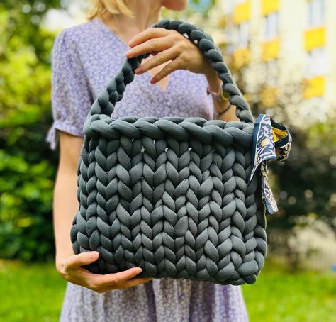 Chunky Yarn Bag, Yarn Purse, Knit Handbag, Thank You Presents, Yarn Bag, Thick Yarn, Yarn Diy, Crochet Inspiration, Yarn Shop