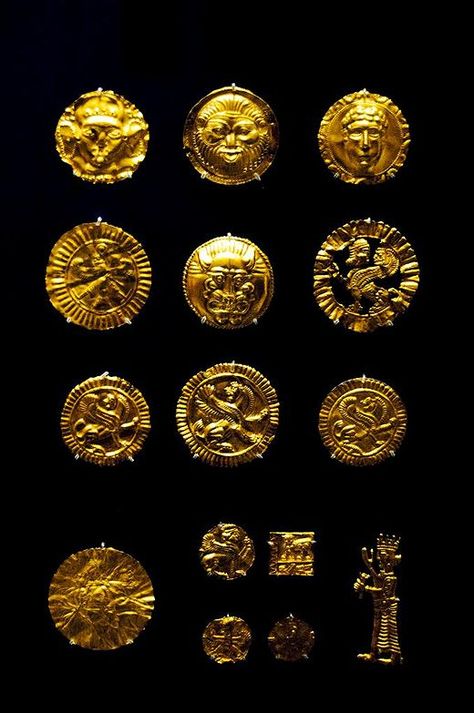 Ancient Persia, Gold Items, Ancient Jewellery, Persian Empire, Ancient Persian, Gold Medallion, Ancient Jewelry, Old Coins, Mesopotamia