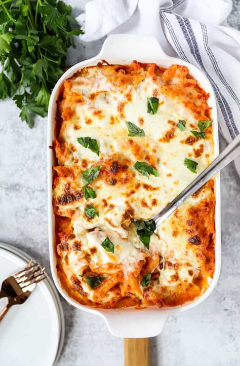 Cheesy Penne Pasta, Vodka Sauce Pasta Recipe, Vodka Penne Pasta, Penne Pasta Bake, Penne Alla Vodka Recipe, Homemade Vodka, Homemade Vodka Sauce, Penne Vodka, Baked Penne Pasta