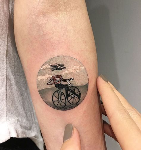 Circular Tattoo Designs, Circular Tattoo, Round Tattoo, Bicycle Tattoo, Circle Tattoos, Circle Tattoo, Detailed Tattoo, Little Tattoos, Small Tattoo