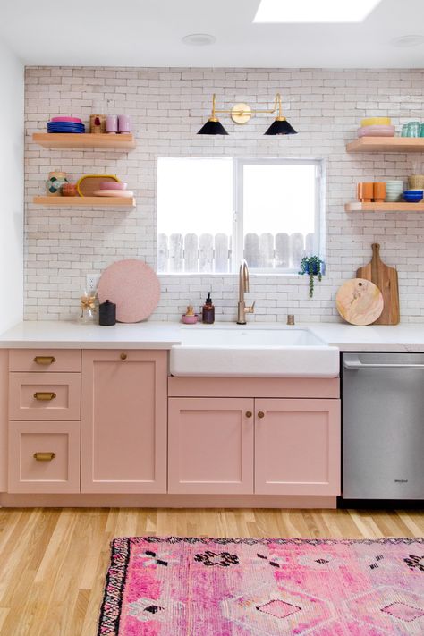 Kitchen Cabinet Trends, Casa Country, Orange Kitchen, Pink Kitchen, Ikea Kitchen, Painting Kitchen Cabinets, Design Case, Decor Kitchen, 인테리어 디자인