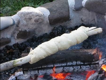 Bannock on a Stick - basically scone dough wrapped around a stick and cooked over the fire Campfire Bannock Recipe, Campfire Bread, Bannock Recipe, Bannock Bread, Easy Camping Recipes, Camping For Beginners, Going Camping, Campfire Food, Backpacking Food