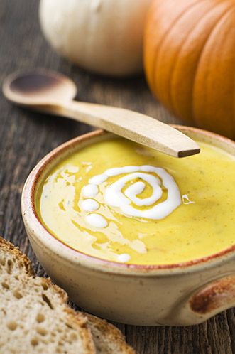 Pumpkin-mushroom soup Paleo Cinnamon Rolls, Pumpkin Mushroom, Coconut Milk Soup, Curry Stew, Pumpkin Curry, Mushroom Soup Recipes, Vegan Soup Recipes, Healthy Eyes, Sweet Potato Soup