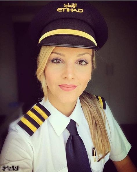 Pilots Pilot Uniform, Women Wearing Ties, Flight Attendant Uniform, Airplane Pilot, Pilot Training, Work Uniform, Female Pilot, Aviators Women, Flight Crew