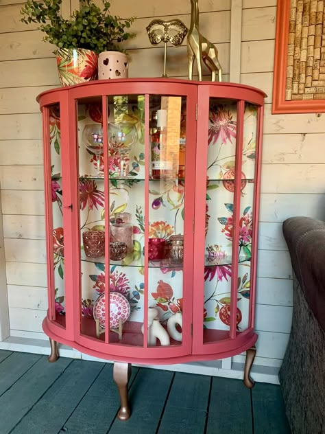 Pink China Cabinet, Drinks Cabinet Ideas, Gin Table, Decoupage Furniture Ideas, Furniture Repainting, Maximalism Home, China Cabinet Redo, Curved Cabinet, Furniture Decoupage