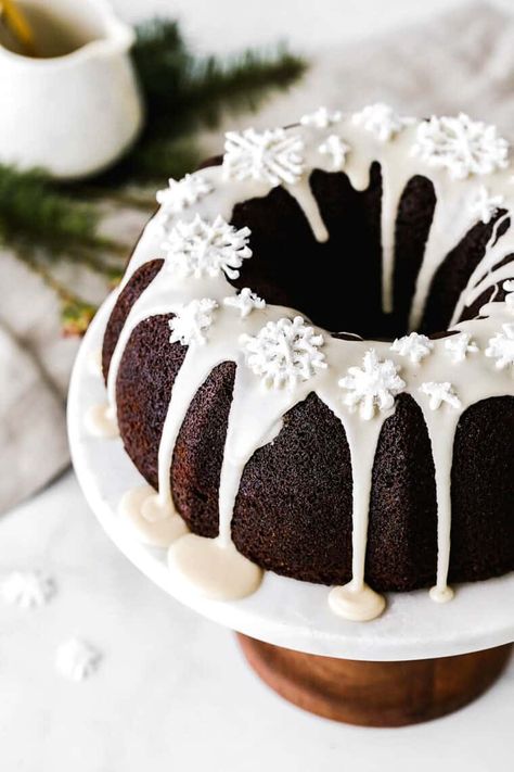 Moist Gingerbread Cake, Moist Gingerbread, Classic Pound Cake Recipe, Gingerbread Bundt Cake, Textured Cake, Pound Cake Glaze, Gingerbread Cake Recipe, Gingerbread Cupcakes, Glaze For Cake