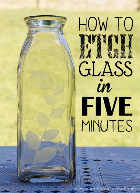 We'll show you how to etch glass and create beautiful designs on almost any type of glass in just a few minutes. You'll be surprised how easy it is! Oppgaver For Barn, Glass Etching Diy, Etching Diy, Wine Bottle Art, Wine Bottle Diy Crafts, Mason Jar Crafts Diy, Wine Bottle Diy, Glass Bottle Crafts, Diy Bottle