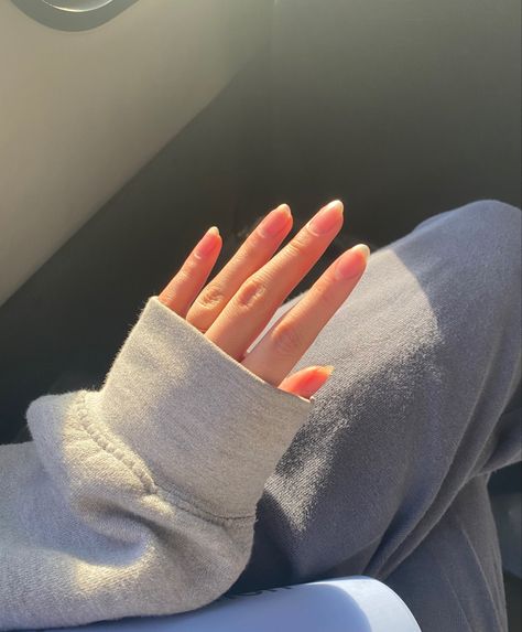 hand model Nail Inspo Aesthetic, Sewing Aesthetic, Nail Aesthetic, 2023 Nail, Summer Nail Ideas, Summer Nail Designs, Nail Pictures, Hand Pictures, Pretty Hands