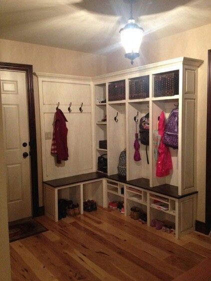 L shaped cubbies for the mud room. Hallway Storage Ideas, Mudroom Cubbies, Laundry Room/mudroom, Diy Locker, Mud Room Entry, Hall Trees, Mudroom Lockers, Mudroom Organization, Mudroom Entryway