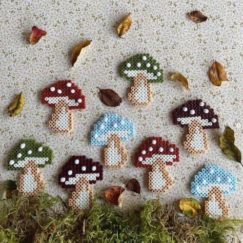 Peeler Bead Mushroom, Perler Bead Cottagecore, Autumn Hama Beads, Autumn Perler Beads, Perler Bead Mushroom Pattern, Perler Beads Autumn, Boho Perler Bead Patterns, Autumn Perler Bead Patterns, Nature Perler Beads