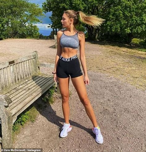 Sporty chic: Zara McDermott looked stunning in a snap shared on Instagram taken during a r... Fit Body Girl, Nice Body Girl, Zara Mcdermott, Summer Bodies, Pretty Body, Corps Parfait, Slim Girl, Cute Workout Outfits, Made In Chelsea