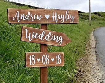 Wedding Signs Diy, Barn Wedding Decorations, Wood Wedding Signs, Rustic Wedding Signs, Rustic Wedding Diy, Wedding Venue Decorations, Future Wedding Plans, Sign Post, Rustic Barn Wedding