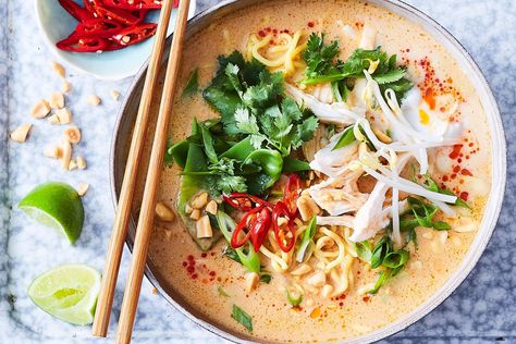 Two of your favourite Asian dishes, chicken satay and noodle soup, come together in this quick and delicious meal. Satay Soup, Spicy Chicken Ramen, Momofuku Recipes, Ramen Bowls, David Chang, Chicken Ramen, Chicken Breast Fillet, Ginger Chicken, Chicken Satay