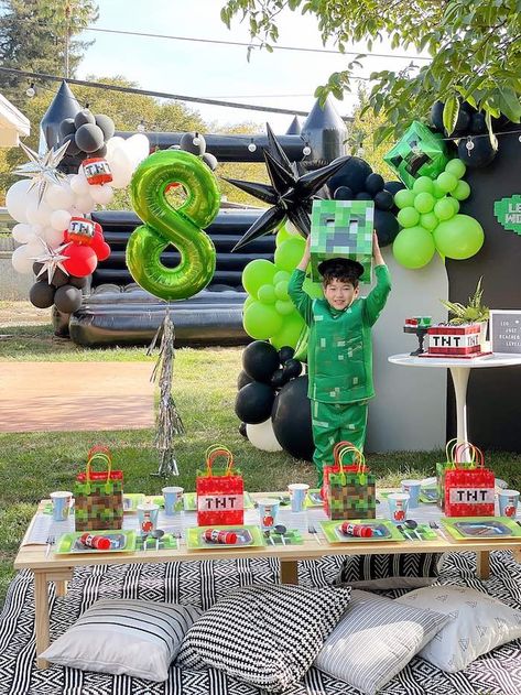 Mind Craft Birthday Party Ideas, Minecraft Photoshoot Ideas, Minecraft Birthday Theme, Minecraft Party Aesthetic, Unspeakable Birthday Party, Outdoor Minecraft Party, Minecraft Backdrop, Minecraft Birthday Party Decorations, Birthday Theme Minecraft