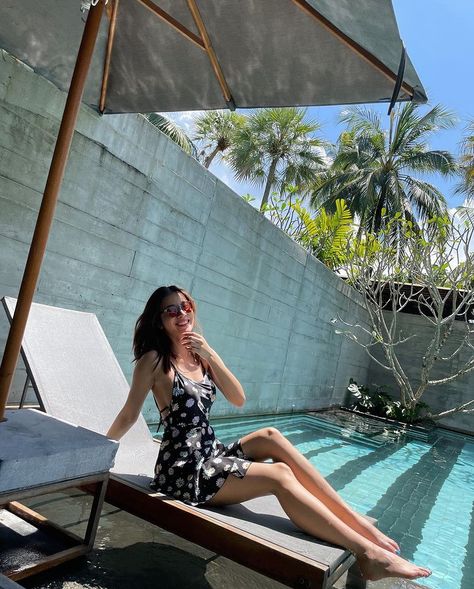 Swimming Pool Outfit Ideas, Pool Outfit Ideas, Swimming Pool Outfit, Kao Supassara, Swimming Pool Photography, Pool Outfit, Hotel Swimming Pool, Pool Outfits, Pool Photography