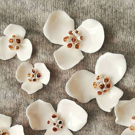 Ceramic Flower, Ceramic Earrings, Ceramic Wall Flowers, Ceramics Bowls Designs, Handmade Ceramic Jewelry, Beginner Pottery, Porcelain Earrings, Clay Wall Art, Pottery Handbuilding