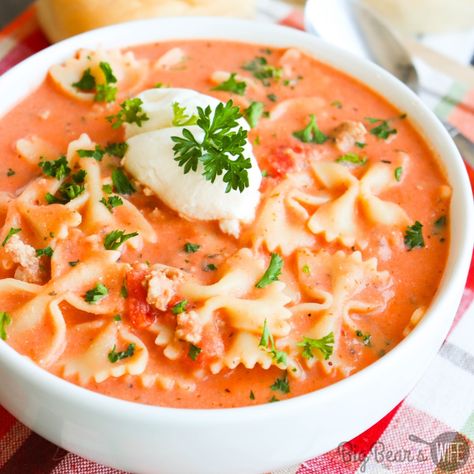 Easy Lasagna Soup, Lasagna Soup Recipe, How To Make Lasagna, Traditional Lasagna, Comforting Soup, Cheese Spaghetti, Lasagna Soup, Bowtie Pasta, No Noodle Lasagna