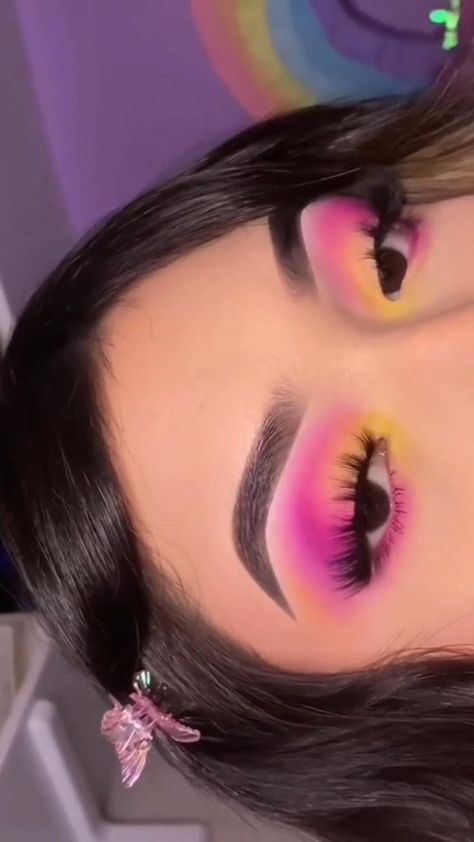 Hawaiian Makeup, Mackup Look, Eyeliner Cute, Mackup Ideas, Sweet 16 Sleepover, Sunset Eyeshadow, 2022 Makeup, Colourful Makeup, Strange Fashion