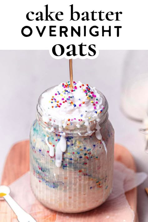 These birthday cake overnight oats are sweet, creamy, and taste just like cake batter! Blend up these funfetti oats for an even creamier texture and top them with lots of sprinkles, coconut whipped cream and a white chocolate shell for a fun yet healthy breakfast or snack This overnight oats recipe is dairy free and completely vegan friendly! Overnight Oats Ice Cream, Rice Pudding Overnight Oats, Cookies And Cream Overnight Oats Healthy, Funfetti Overnight Oats, Overnight Oats Birthday Cake, Fun Overnight Oats, Halloween Overnight Oats, Dessert Overnight Oats, Blended Over Night Oats