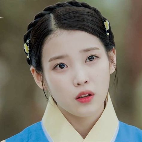 Iu Moon Lovers, Scarlet Heart Ryeo Wallpaper, Heirs Korean Drama, Traditional Asian Dress, Lee Ji Eun, Iu Hair, Ancient Chinese Clothing, Korean Traditional Dress, Scarlet Heart