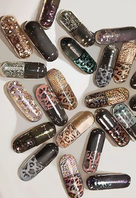 Glitter Pills....Because I have glitter running through my veins Glitter Pills, Party Monster, Glamour Party, Happy Pills, All That Glitters, Girly Things, Sake, Mood Board, We Heart It