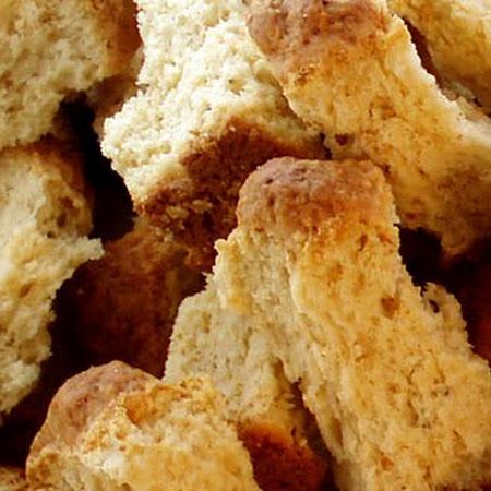 Buttermilk Ouma Rusks Recipe - try to veganize. South African Rusks, Rusks Recipe, Beskuit Resepte, Buttermilk Rusks, Rusk Recipe, Bran Muffin, South Africa Food, South African Dishes, Food Boards