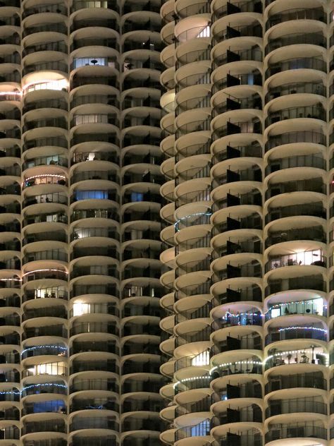 https://flic.kr/p/ndTZjk | Marina City | A detail of the Marina City apartment towers in Chicago Marina City Chicago, Marina Towers Chicago, Chicago Architecture Boat Tour, Cindy’s Rooftop Chicago, Chicago Tribune Tower, Marina City, Chicago City, City Apartment, Chicago