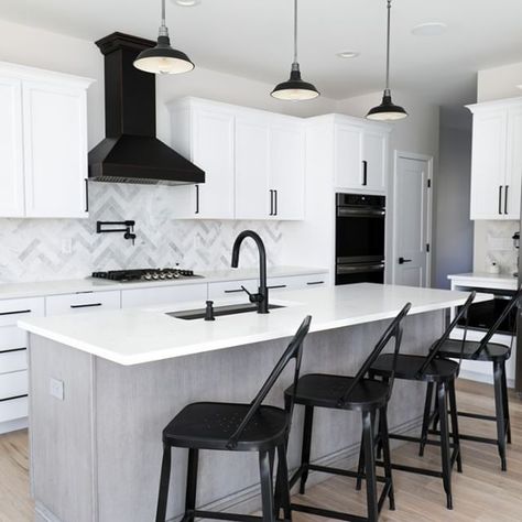 Oil-Rubbed Bronze finish on this Designer Range Hood. Beautiful backsplash in this modern farmhouse kitchen. Black and white tones create the perfect kitchen. Photo by The Range Hood Store on July 16, 2020.     #Regram via @backrhodesfarmhouse Zline Appliances, 48 Inch Range, Copper Hood, Beautiful Backsplash, Copper Range Hood, Bronze Wall, Wall Mount Range Hood, Range Hoods, Modern Farmhouse Kitchens