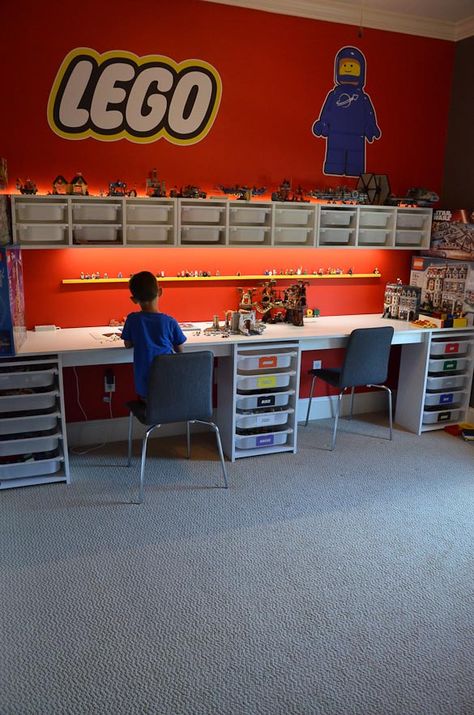 LEGO Room and LEGO Desk - A step by step on how to design a LEGO room in your house with a LEGO desk. Lego Room Ideas, Lego Desk, Lego Bedroom, Lego Wall, Boys Playroom, Lego Display, Lego Table, Lego Room, Lego Storage