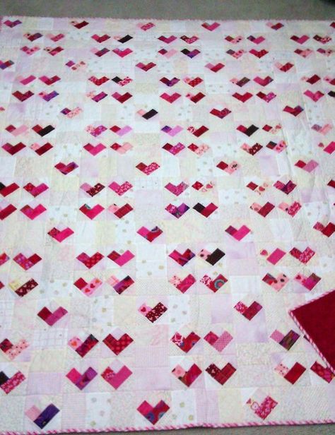 Four Patch Heart – Free Scrappy Quilt Pattern – Quilting 4patch Quilts, Quilts Simple, Valentine Quilts, Scraps Quilt, Quilt Hearts, Seasonal Quilts, Baby Quilt Size, Quilted Hearts, Heart Quilts