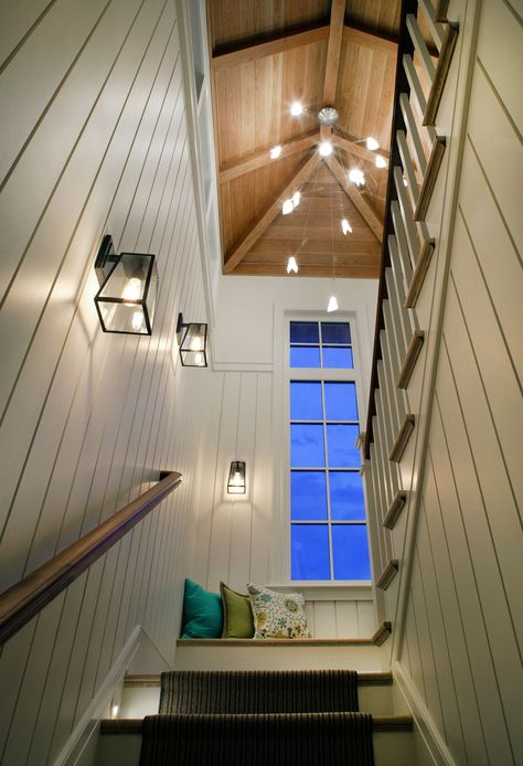 An architecturally beautiful stairway - ELLEDecor.com Stairway Lighting Ideas, Staircase Wall Lighting, Cottage Stairs, Stairwell Ideas, Staircase Lighting Ideas, Basement Staircase, Stairwell Wall, Stairwell Lighting, Stair Well