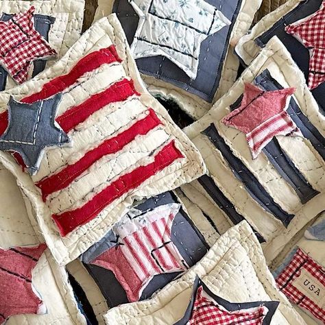 Jo • The Olde Homestead Market on Instagram: "Tonight is the night! Patriotic items will be landing in my Etsy shop at 7:00 pm central time. There will be Mini Quilt Pillows & Quilt Peg Hangers. There will be a limited number of each. There is a link to my shop in my bio. Etsy Restock - 5 pm pacific 6 pm mountain 7 pm central 8 pm eastern . . . . . . . . . #vintage #vintagestyle #vintagestyledecor #flagdecor #patrioticdecor #july4thdecor #usa #freedom #homedecor #cozyhome #cozyhomedecor #v Vintage Quilt Pillows, Patriotic Sewing Projects, Fourth Of July Quilts, Primitive Patriotic Crafts, Homestead Market, Patriotic Sewing, Patriotic Decorations Diy, Fouth Of July Crafts, Quilt Pillows