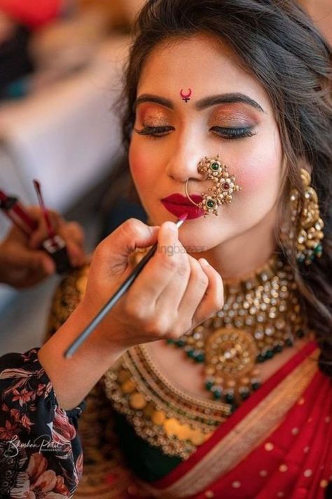 Beauty Parlour Makeup, Bridal Makeup Pictures, Indian Bride Makeup, Bride Photos Poses, Bridal Makeup Images, Bridal Photography Poses, Bride Photography Poses, Bride Photoshoot, Bride Poses