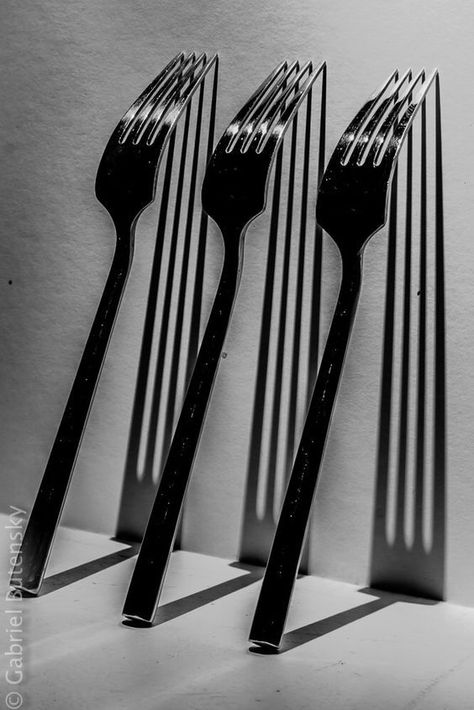 Shadow Photoshoot Ideas, Symmetry Photography, Shadow Portraits, Light And Shadow Photography, Foto Macro, Line Photography, Andre Kertesz, Pattern Photography, Fotografi Digital