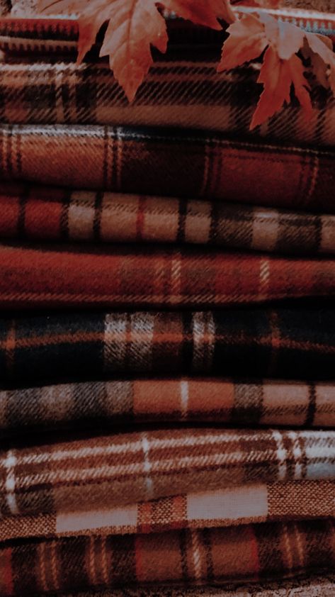 Flannel Aesthetic, Love Pink Wallpaper, Fall Blanket, Fall Flannel, Autumn Magic, Photo Edits, Iphone Wallpaper Images, Spring Aesthetic, Vintage Fall