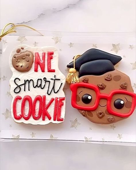 Grad Hats, One Smart Cookie, Graduation Cookies, Decorating Videos, Preschool Graduation, Smart Cookie, Cute Cookies, Graduation Party Decor, Cookie Designs