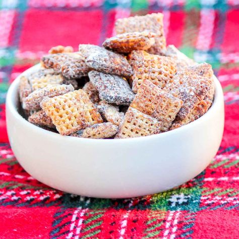 Puppy Chow Chex Mix, Puppy Chow Mix, Puppy Chow Snack, Puppy Chow Christmas, Puppy Chow Chex Mix Recipe, Chex Mix Puppy Chow, Cheese Making Recipes, Puppy Chow Recipes, Chex Mix Recipes