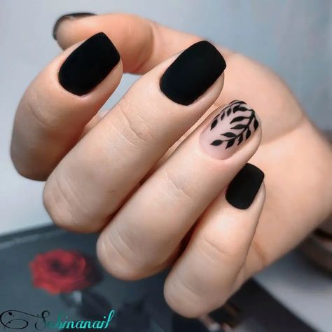 Short Black Nails With Design, Witch Nails Short, Edgy Short Nails, Extra Short Nail Designs, Short Dark Nails, Black Floral Nails, Everyday Nails, Witch Nails, Cute Short Nails