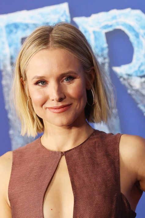 Kristen Bell Turned the Dreaded "Is Santa Real?" Question Into a Lesson on Trusting Your Gut Kirsten Bell Hair Short, Kristen Bell Hair Short Bob, Kristen Bell Hair Short, Kristen Bell Hair, Is Santa Real, The Truth About Santa, Truth About Santa, Fall Haircut, Santa Real