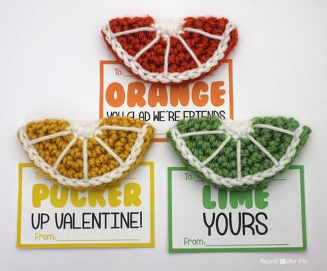 Play food, magnets, key chains, ornaments, pins, and so much more! These easy Crochet Citrus Fruit Slices can be used in so many ways and they also make a cute non-candy Valentine. I’ve made an orange, lemon, and lime but you could easily add apple and watermelon to the collection. The pattern is virtually the … Crochet Citrus, Crochet Fridge, Crochet Patterns Free Women, Crochet Orange, Lime Slice, Crochet Apple, Repeat Crafter Me, Crochet Penguin, Fruit Slices