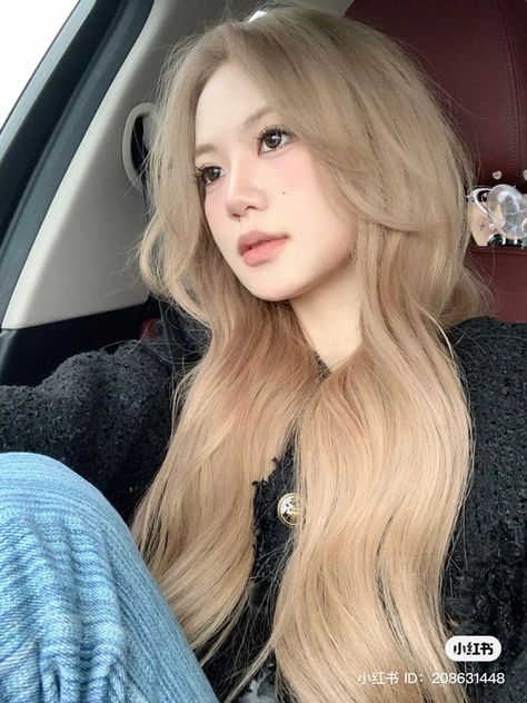 Rosé Blonde Hair, Asians With Blonde Hair, Korean Blonde Hair, Asian Blonde Hair, Korean Hair Dye, Blonde Hair Asian, Asian Blonde, Blonde Hair Korean, Blonde Asian Hair