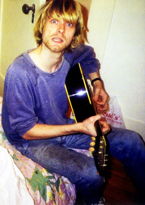 {Nirvana} Kurt Cobain #Nirvana #KurtCobain #DaveGrohl #KristNovoselic #grunge #music #1990s 🎶, Curco Vein, Taustakuva Iphone Disney, Kurt Cobain Photos, Kurt And Courtney, Donald Cobain, Krist Novoselić, Nirvana Kurt Cobain, Nirvana Kurt, Coban