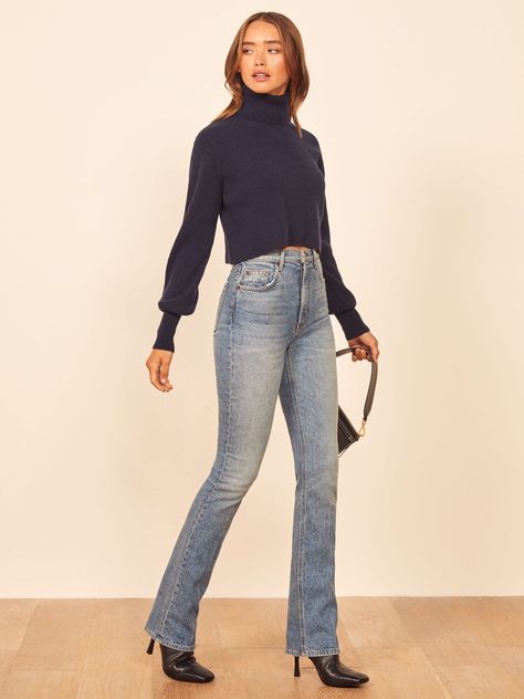 be53ee61104935234b174e62a07e53cfdesc35994771ri Casual Athletic Outfits, Studio 54 Outfits, Bootcut Jeans Outfit, Straight Leg Jeans Outfits, Bootleg Jeans, Look Jean, Jeans Outfit Women, High Rise Bootcut Jeans, Bootcut Jean