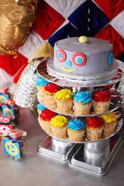 Robot Themed Birthday Party, Robot Party Favors, Robot Cake, Robot Birthday Party, Robot Theme, Robot Party, Cake And Cupcakes, Fun Birthday Party, Themed Birthday Party