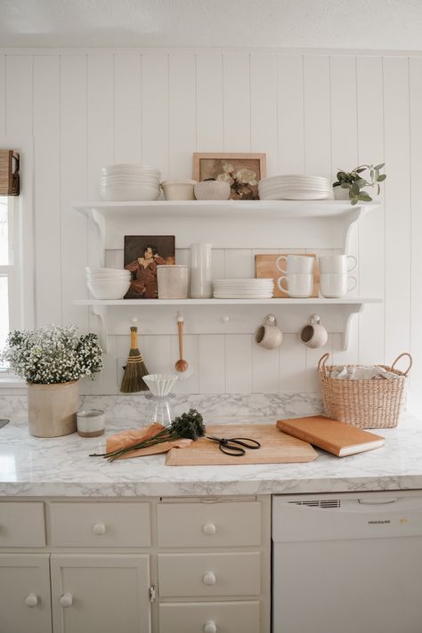 How to affordably update a kitchen - kitcgen makeover, peg shelf styling Emily Faith, Peg Shelf, Rental Kitchen Makeover, Kitchen Floating Shelves, Kitchen Vignettes, Casual Kitchen, Affordable Kitchen, Bookshelves In Bedroom, Kitchen Shelf Decor